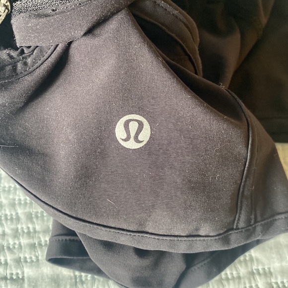 BLACK LULULEMON TRACKER SHORTS - Picture 5 of 5